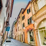 - Vittoria Palace 아파트 *
